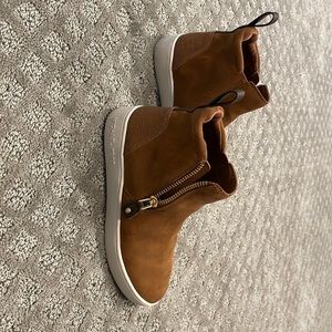 Michael Kors size 5 high top sneakers